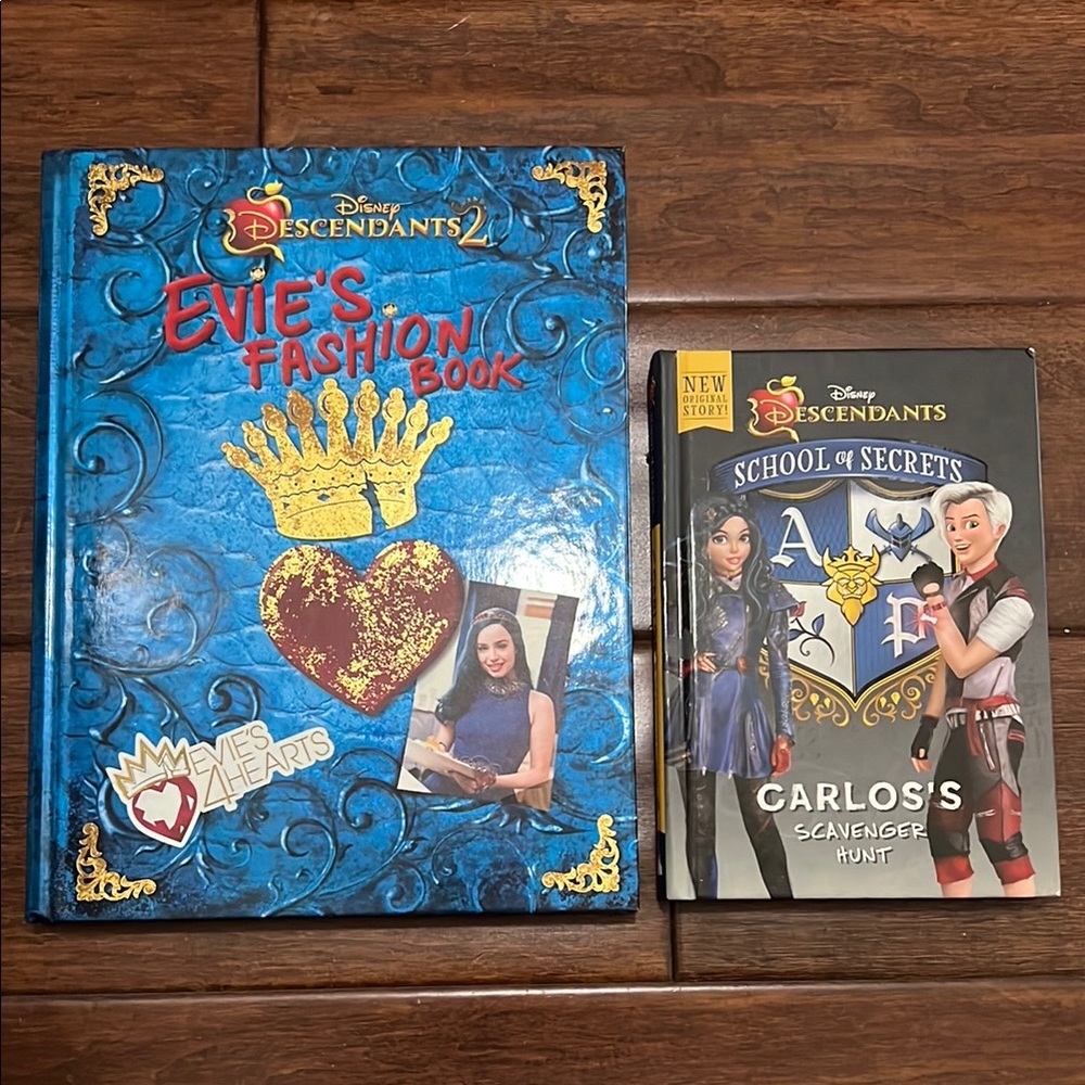Disney Descendants Evie’s Fashion Book bundle
